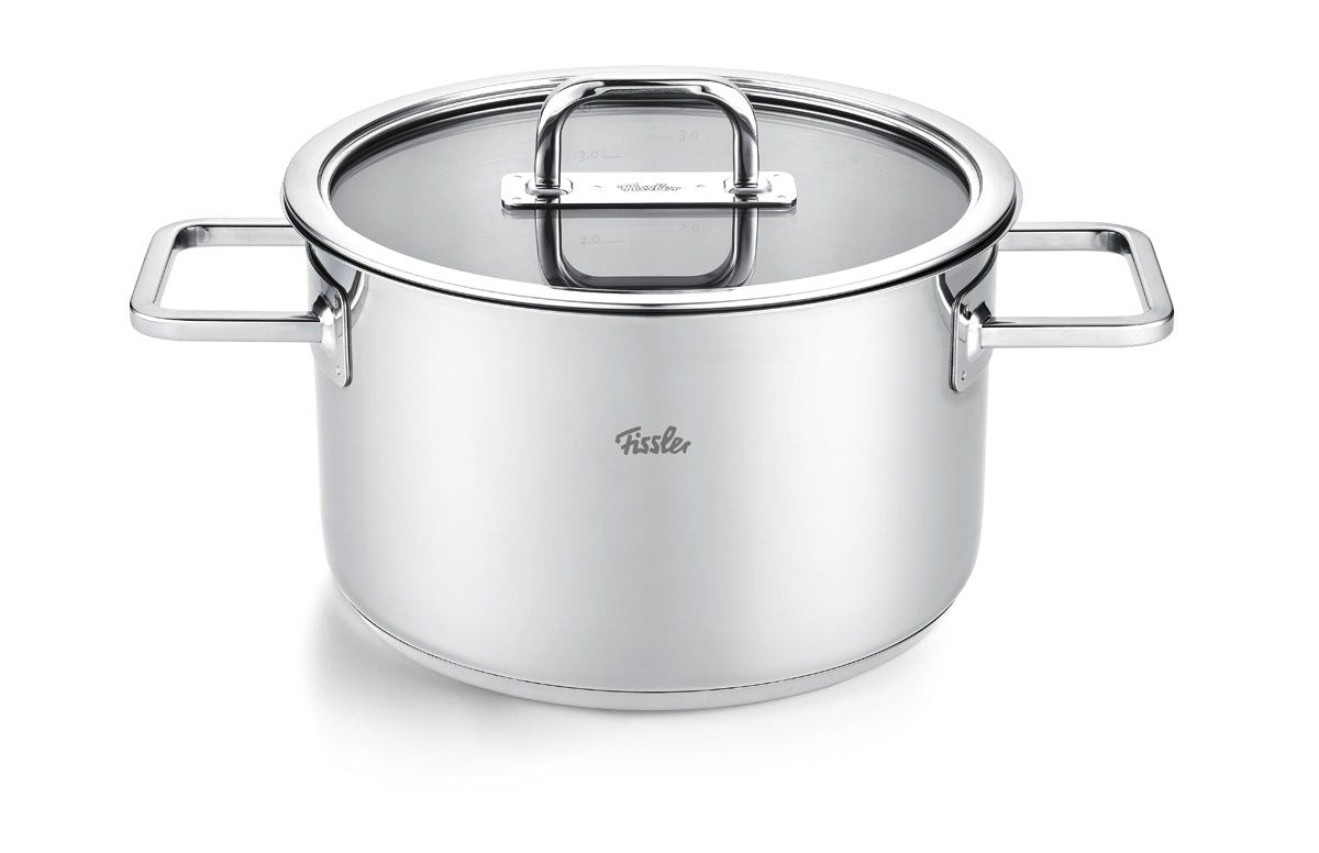 Fissler Viseo® Pro 5-teiliges Edelstahl-Topfset mit Glasdeckeln und quadratischen Griffen, "Edelstahl 18/10", auf weißem Grund.