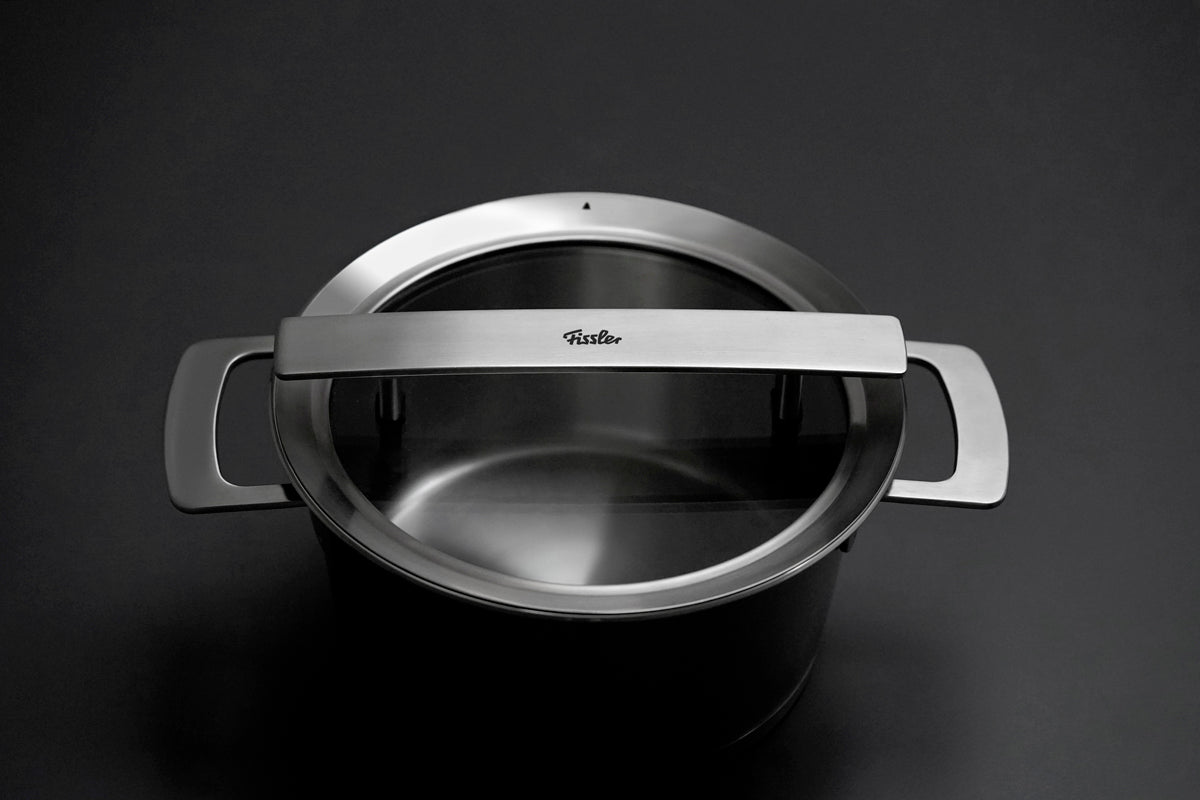 Experience German precision with the Fissler Phi Collection® glass lid 24 cm, featuring wide handles and signature branding.