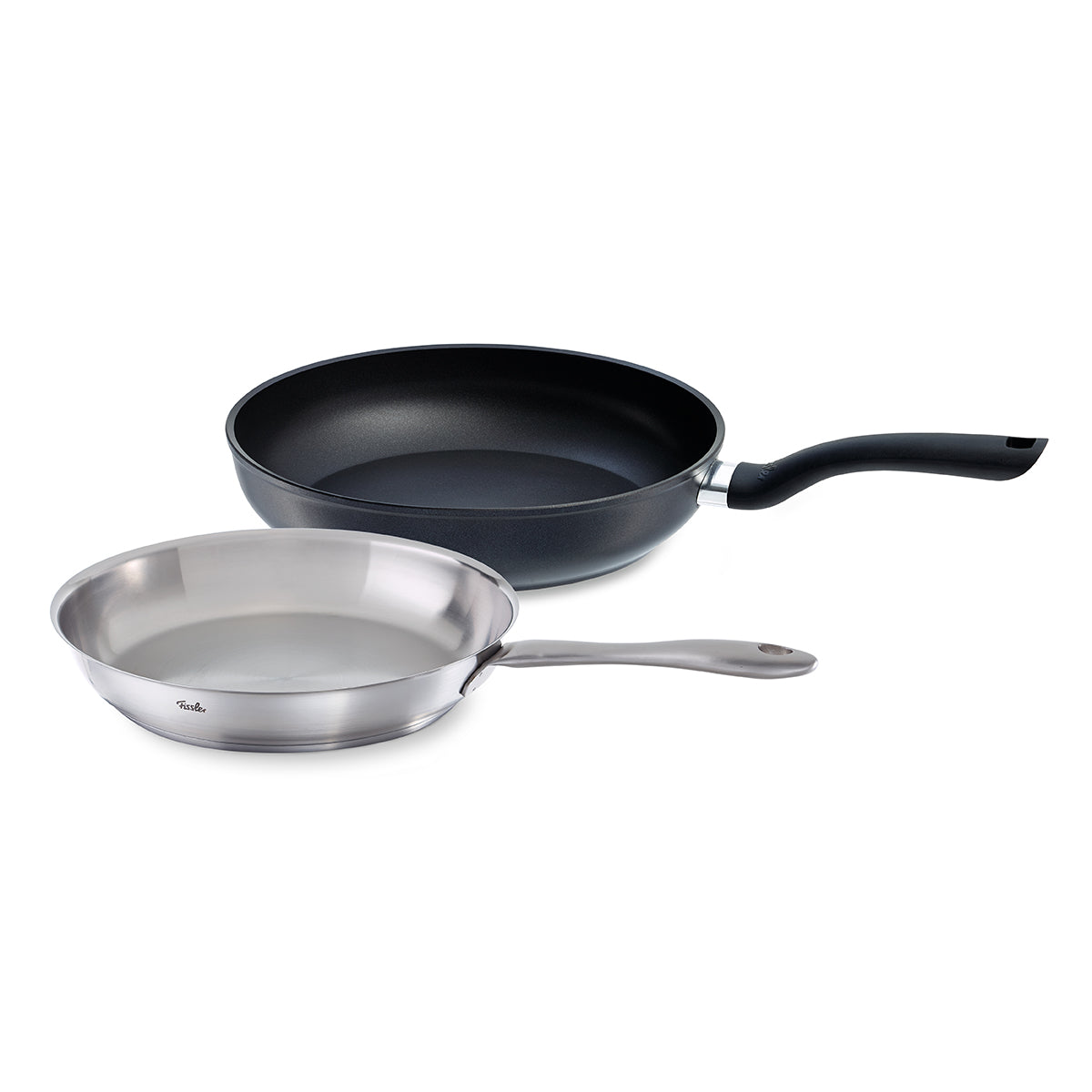 Das 2-teilige Pfannenset von Fissler umfasst die Cenit-Pfanne (28 cm) mit robuster Antihaftbeschichtung und ergonomischem schwarzem Griff sowie die Catania-Pfanne (24 cm) aus Edelstahl mit polierter Oberfläche und strapazierfähigem Metallgriff. Beide Pfannen, die nach deutscher Ingenieurskunst für außergewöhnliche Qualität und zeitloses Design gefertigt wurden, werden vor einem weißen Hintergrund präsentiert.