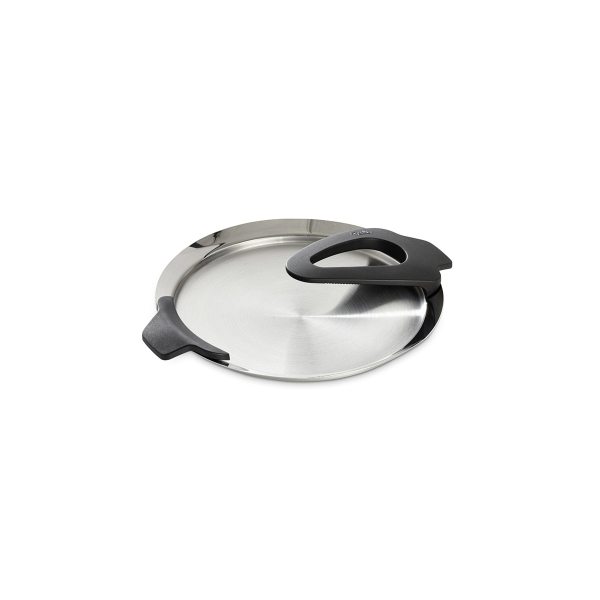 Fissler Intensa® 24cm Edelstahldeckel mit ergonomischem, schwarzem Griff, Präzision made in Germany, auf weißem Grund.