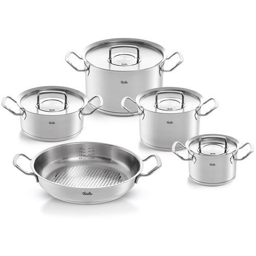 Erleben Sie Fissler Qualität: Original-Profi Collection® 5-teiliges Set, Töpfe und Pfanne aus Edelstahl, crafted in Germany, auf Weiß.